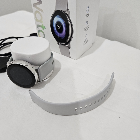 Watch - Picture 4 of 9